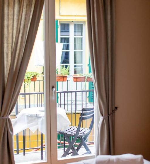 スタンダードトリプルルーム, Novara