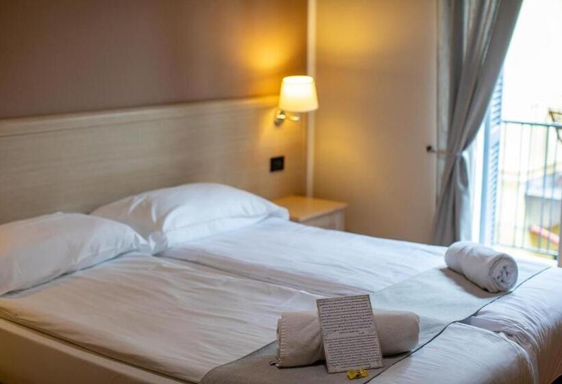 スタンダードトリプルルーム, Novara