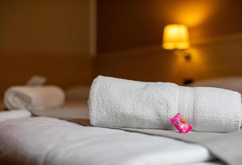 スタンダードトリプルルーム, Novara