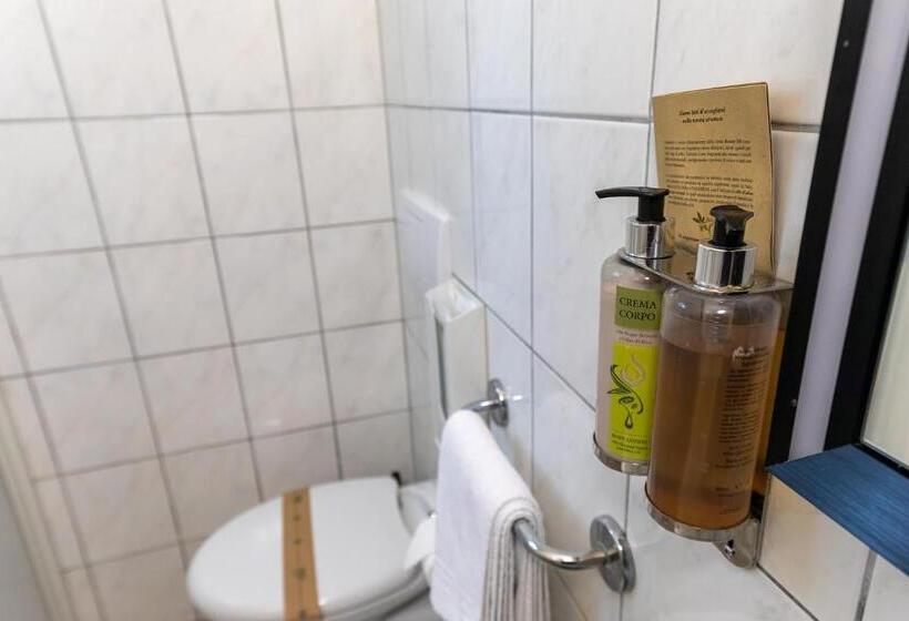 スタンダードトリプルルーム, Novara