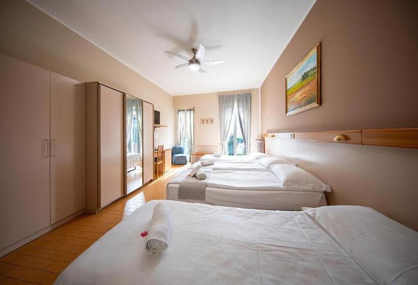 スタンダード４人部屋, Novara