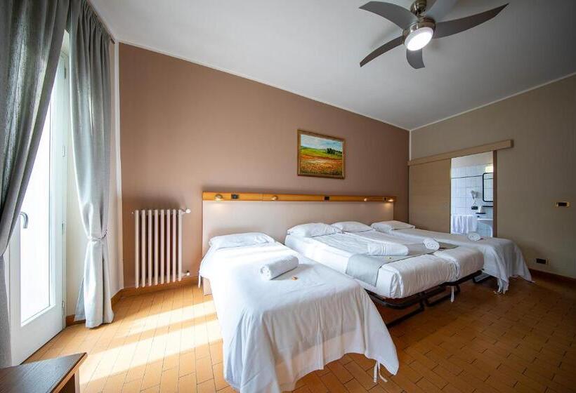 スタンダード４人部屋, Novara