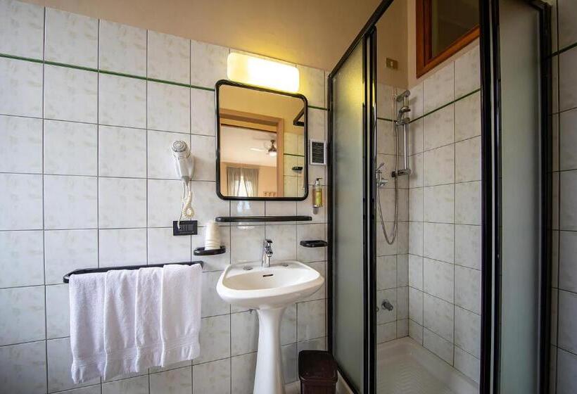 スタンダード４人部屋, Novara