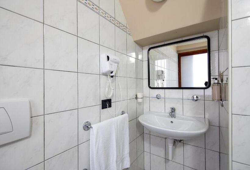 スタンダードシングルルーム, Novara