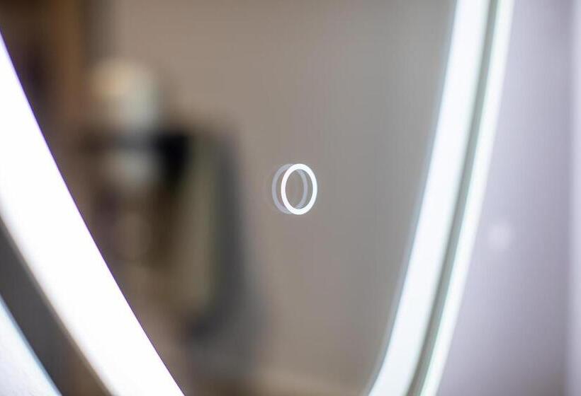 スタンダードシングルルーム, Novara