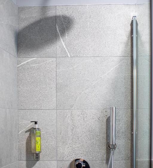 スタンダードシングルルーム, Novara