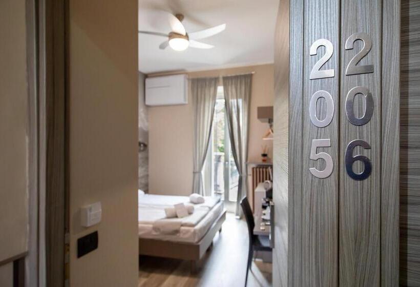 レイクビュースタンダードルーム, Novara