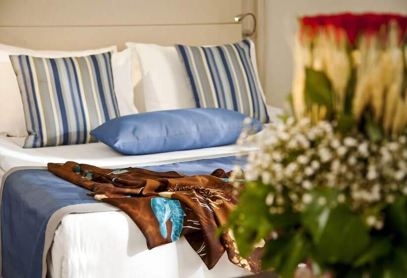 חדר קלאב, Papillon Belvil