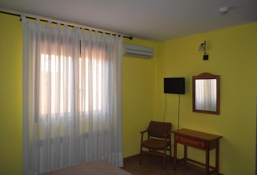 اتاق استاندارد, Puente De Piedra