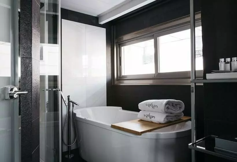 سوییت, Urban, A Member of Design Hotels