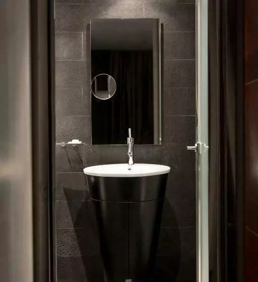 سوییت جونیور, Urban, A Member of Design Hotels
