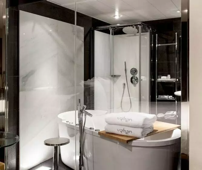 سوییت جونیور, Urban, A Member of Design Hotels