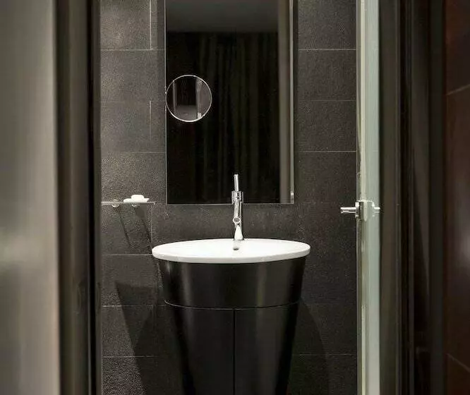 سوییت جونیور, Urban, A Member of Design Hotels
