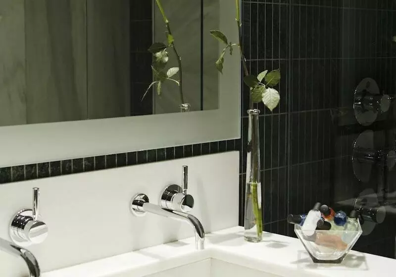 سوییت جونیور, Urban, A Member of Design Hotels