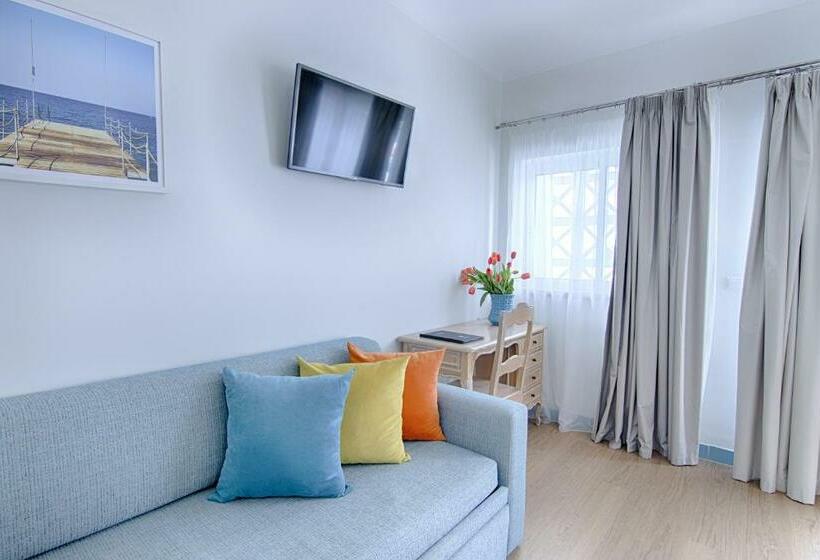 스탠다드 스튜디오 풀장 전망, Luna Miramar Club