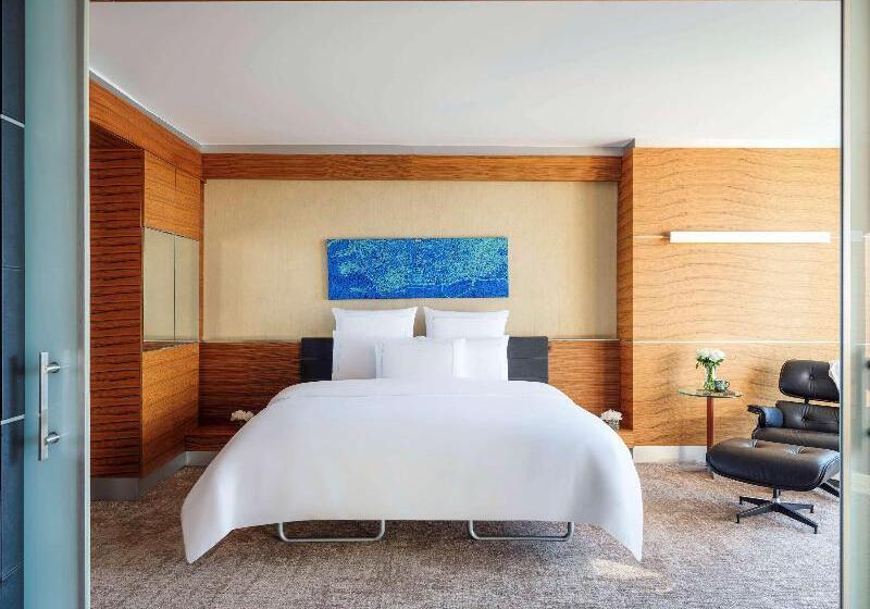 스탠다드 스튜디오, Luna Miramar Club