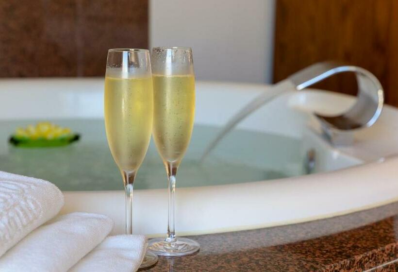 주니어 스위트, Senator Marbella