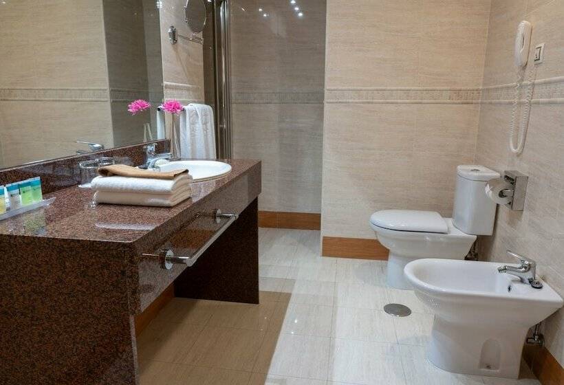 주니어 스위트, Senator Marbella