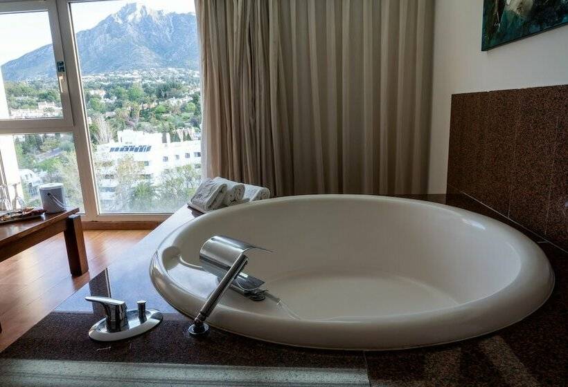 주니어 스위트, Senator Marbella