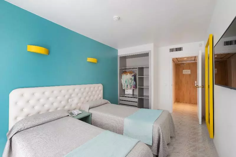 سوییت جونیور با چشم‌انداز استخر, Sotavento Club Apartments - Adults Only