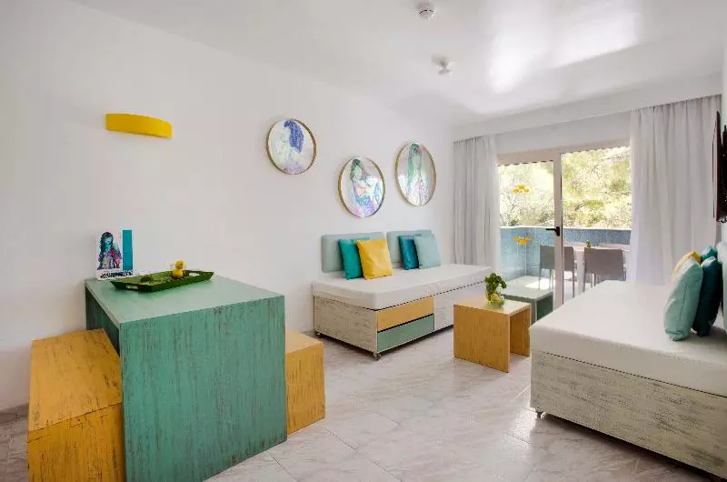 سوییت جونیور با چشم‌انداز استخر, Sotavento Club Apartments - Adults Only