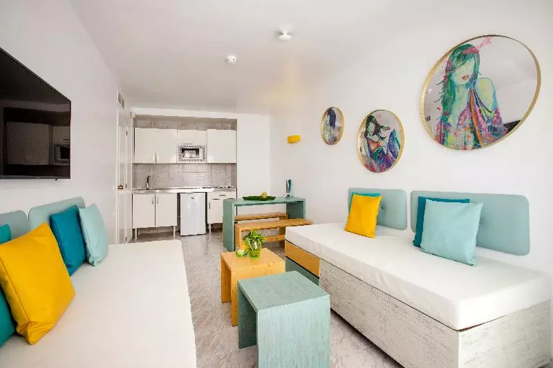 سوییت جونیور با چشم‌انداز استخر, Sotavento Club Apartments - Adults Only