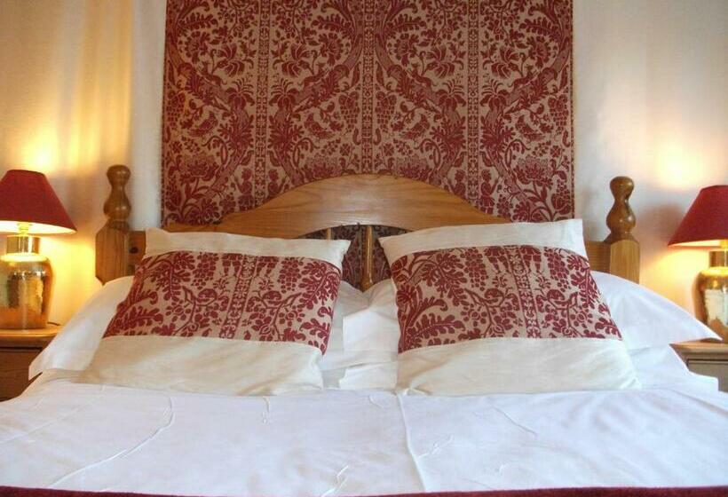 Номер Deluxe, The Castle Inn