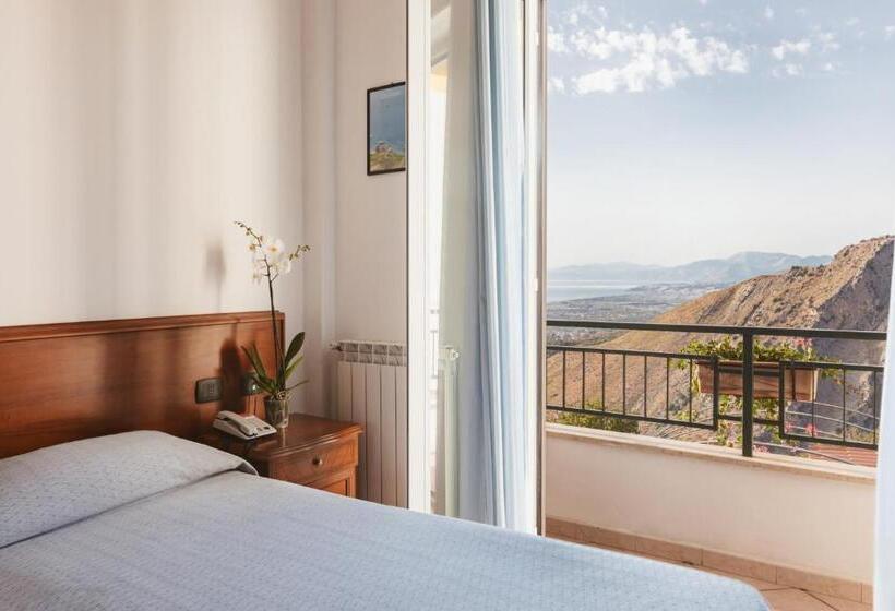 Номер Deluxe Вид на Море с Балконом, Bellavista