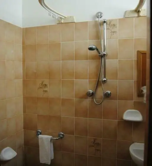 Perhehuone, La Caravella