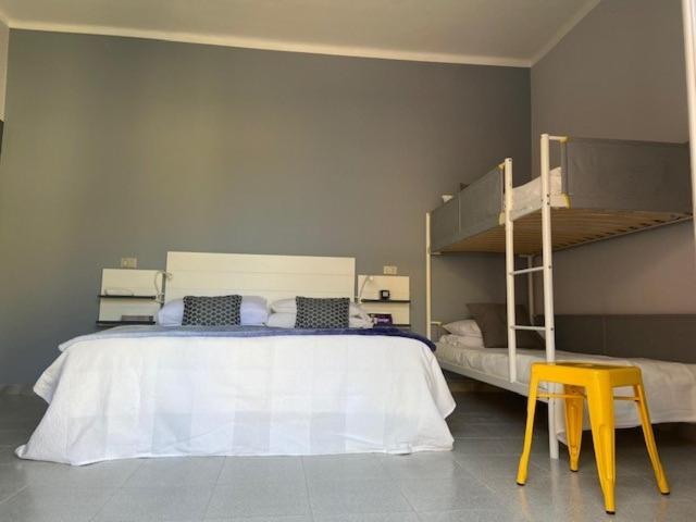 スタンダード4人部屋, Mambo