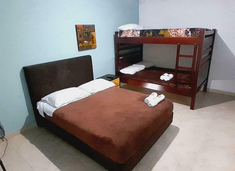 Семейный Номер, Hostal Johnnier