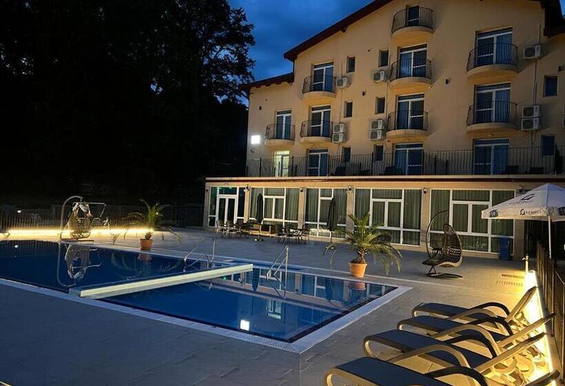 غرفة قياسية مزوَّدة بشُرفة, Metropol