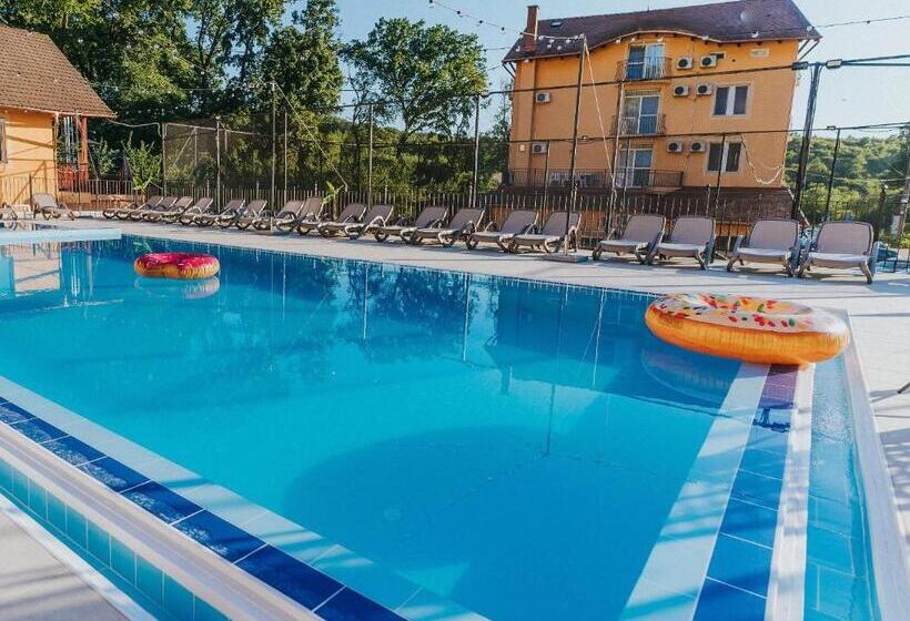 غرفة قياسية مزوَّدة بشُرفة, Metropol