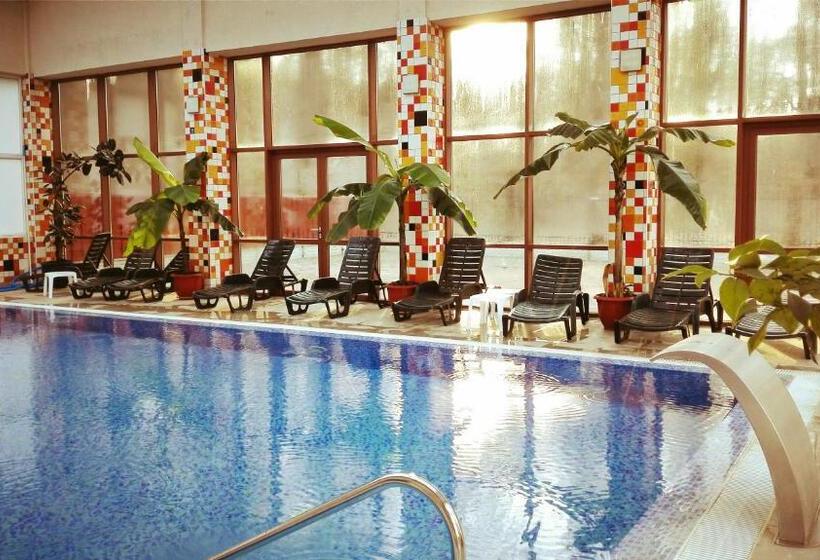 غرفة قياسية مزوَّدة بشُرفة, Metropol