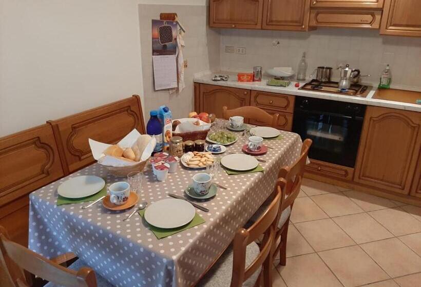 Номер Стандарт с Балконом, Bed & Breakfast Castello Regina