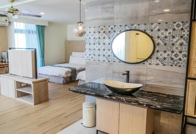 اتاق لوکس با چشمانداز دریا, Sea Passion