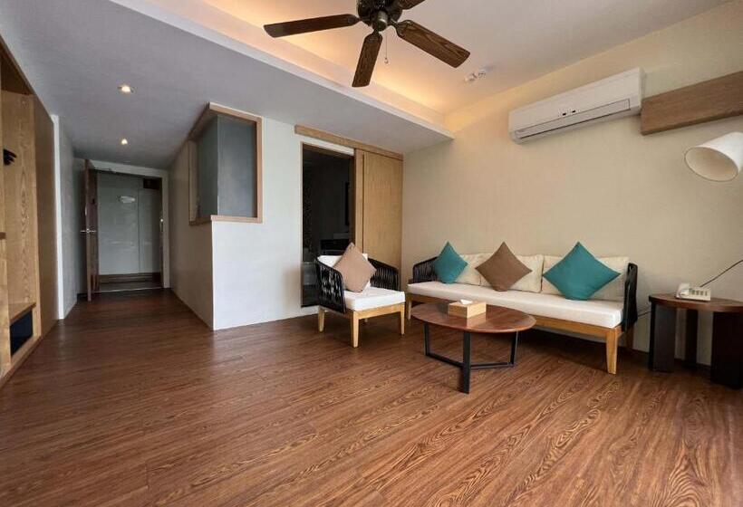 اتاق خانوادگی با چشمانداز دریا, Sea Passion