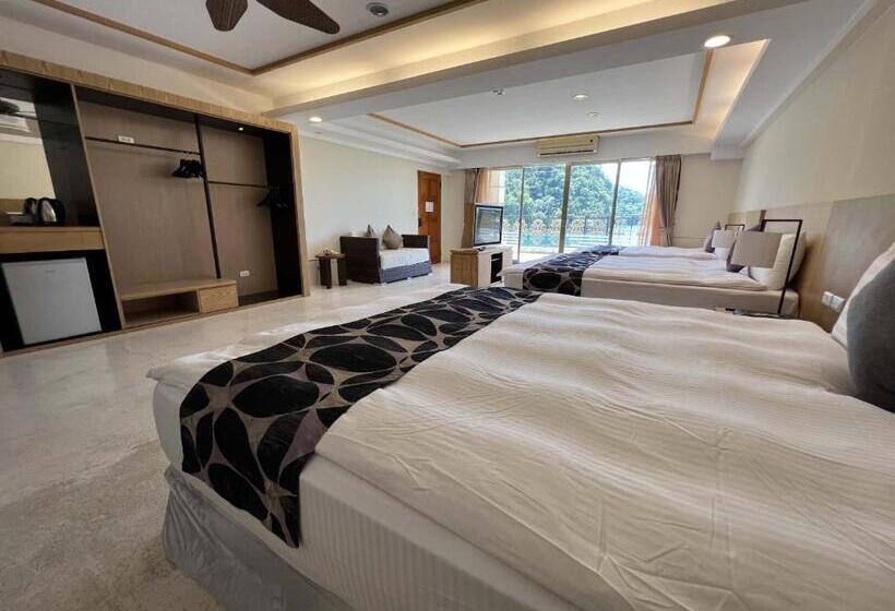 اتاق خانوادگی با چشمانداز دریا, Sea Passion