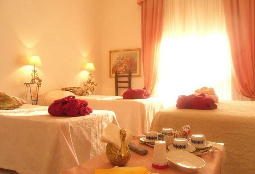 Четырехместный номер Премиум, Italia Guesthouse