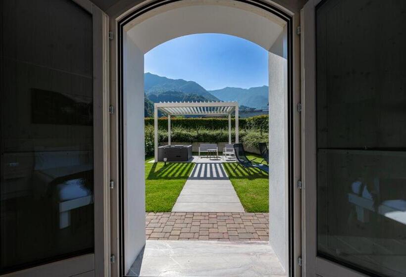 חדק דלוקס עם ג'קוזי, Bianco