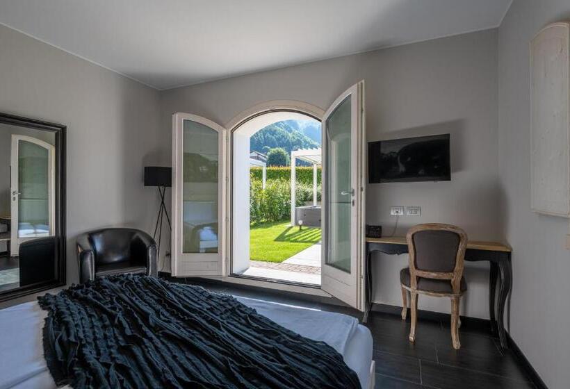 חדק דלוקס עם ג'קוזי, Bianco