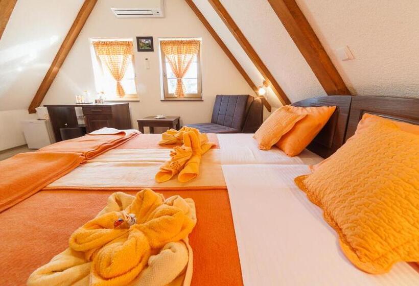 غرفة قياسية, House Rustico