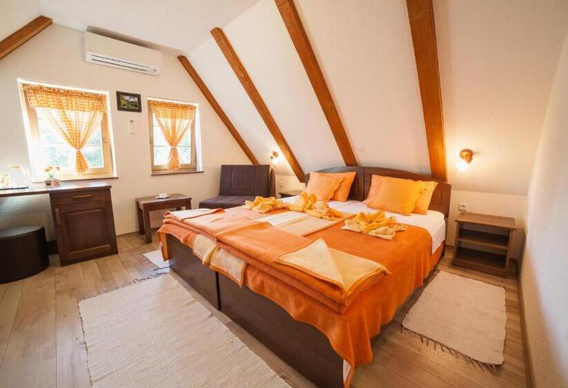 غرفة قياسية, House Rustico