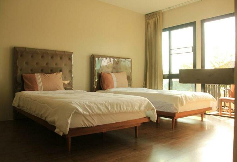 Номер Стандарт с Балконом, The Residence Thepkanjana