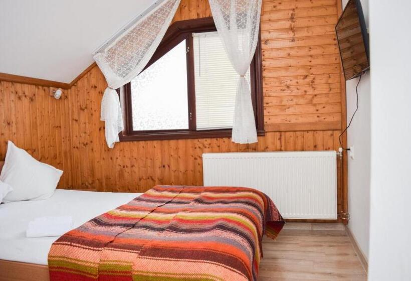 Номер Стандарт Трехместный, Pensiunea Colt De Munte