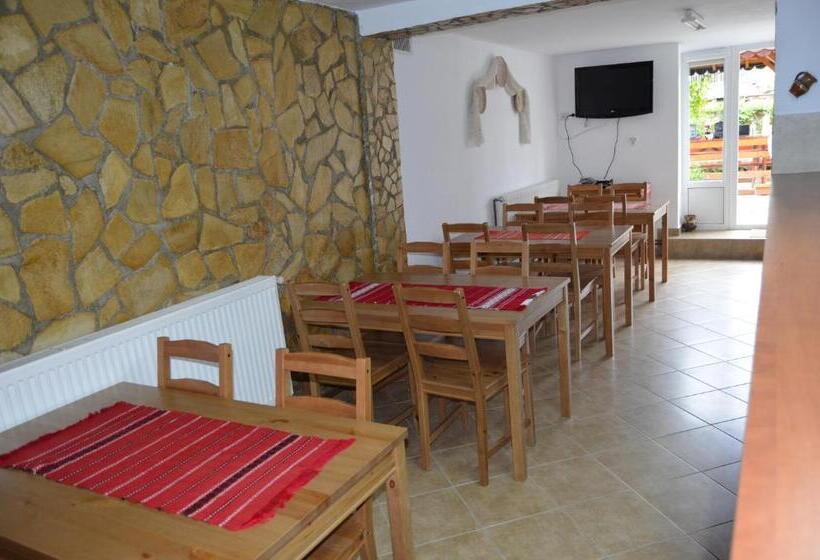 Дом 1 Спальня, Pensiunea Colt De Munte