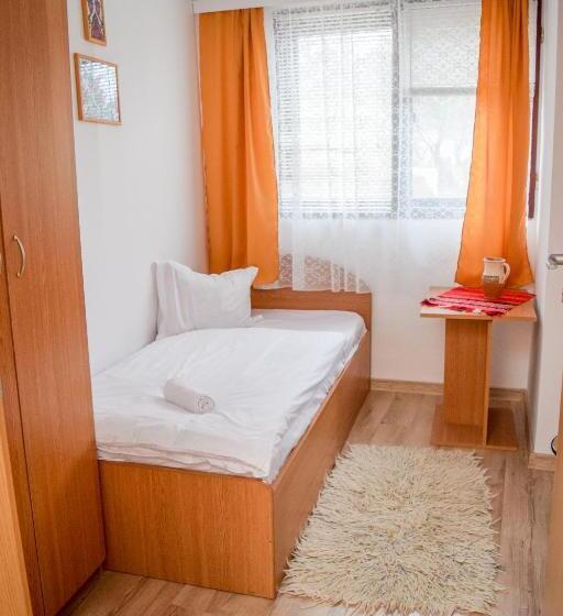 Дом 1 Спальня, Pensiunea Colt De Munte