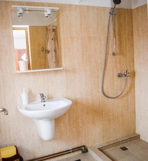 Дом 1 Спальня, Pensiunea Colt De Munte