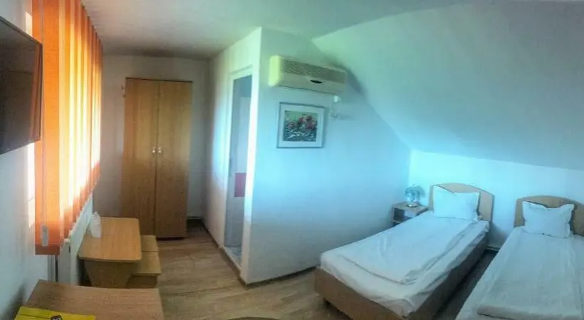 Habitación Estándar, Complex Scorpion