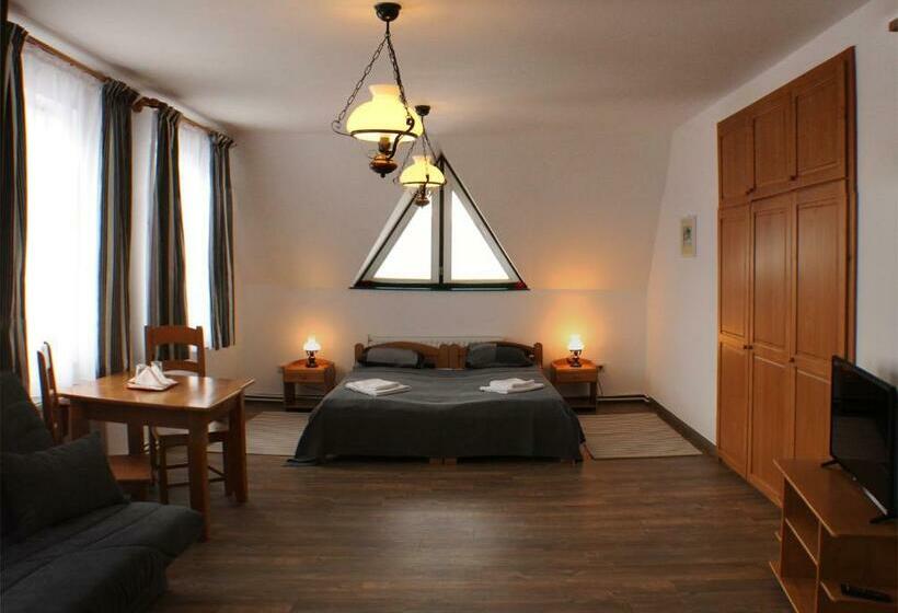 ファミリールーム, Súgó Panzió Madarasi Hargita